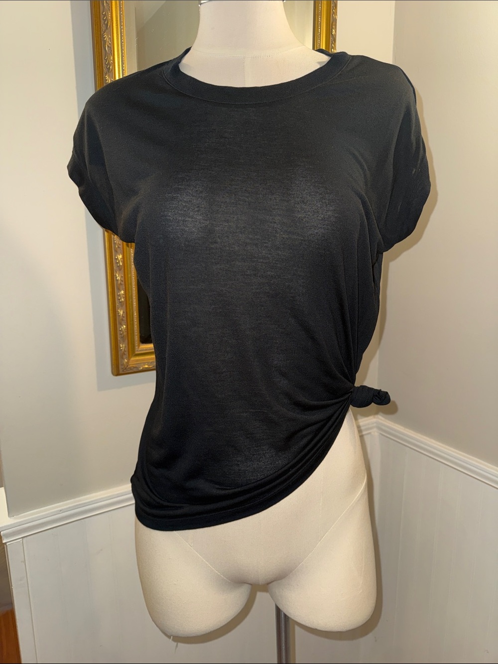 Bella Luxx Black Lightweight Top in medium. Like new.